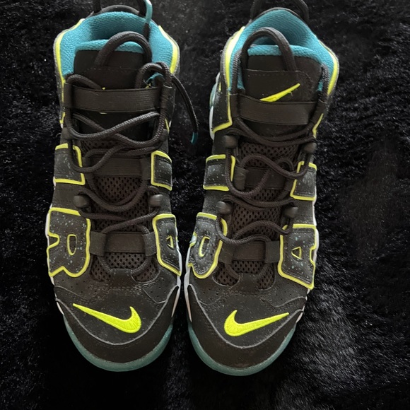 Nike Kids Black and Neon Green Sneakers - Picture 1 of 7